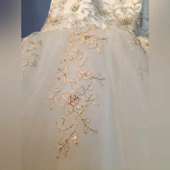 Embroidered mermaid style wedding dress with tulle - Picture 7 of 7